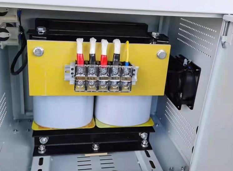 一种用隔离变压器降低UPS输出零地电压的方法